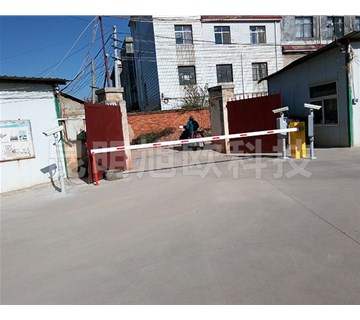 智慧停車場管理系統(tǒng)路邊占道自動收費系統(tǒng)相結(jié)合解決諸多路邊停車難，收費難的問題！